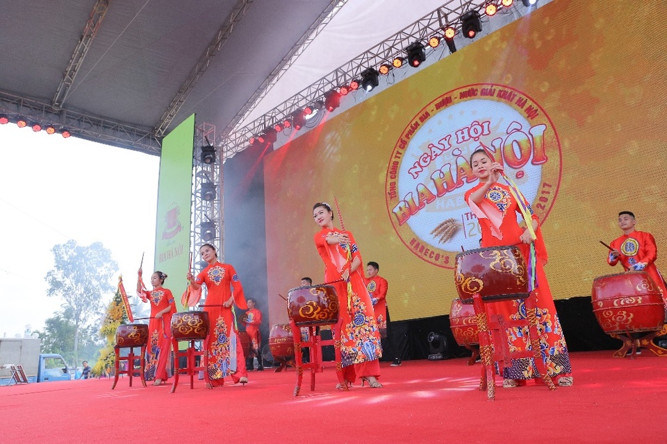 Bia Hà Nội tri ân người dân Quảng trị - 1 Bia Hà Nội tri ân người dân Quảng trị - 1