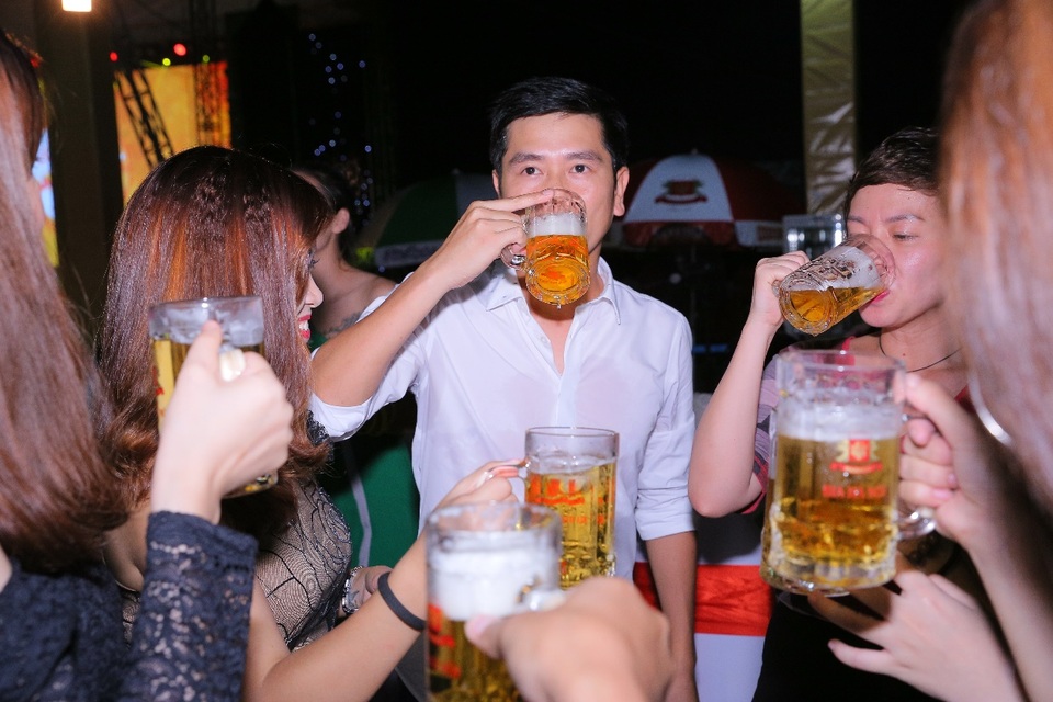 Bia Hà Nội tri ân người dân Quảng trị - 3 Bia Hà Nội tri ân người dân Quảng trị - 3