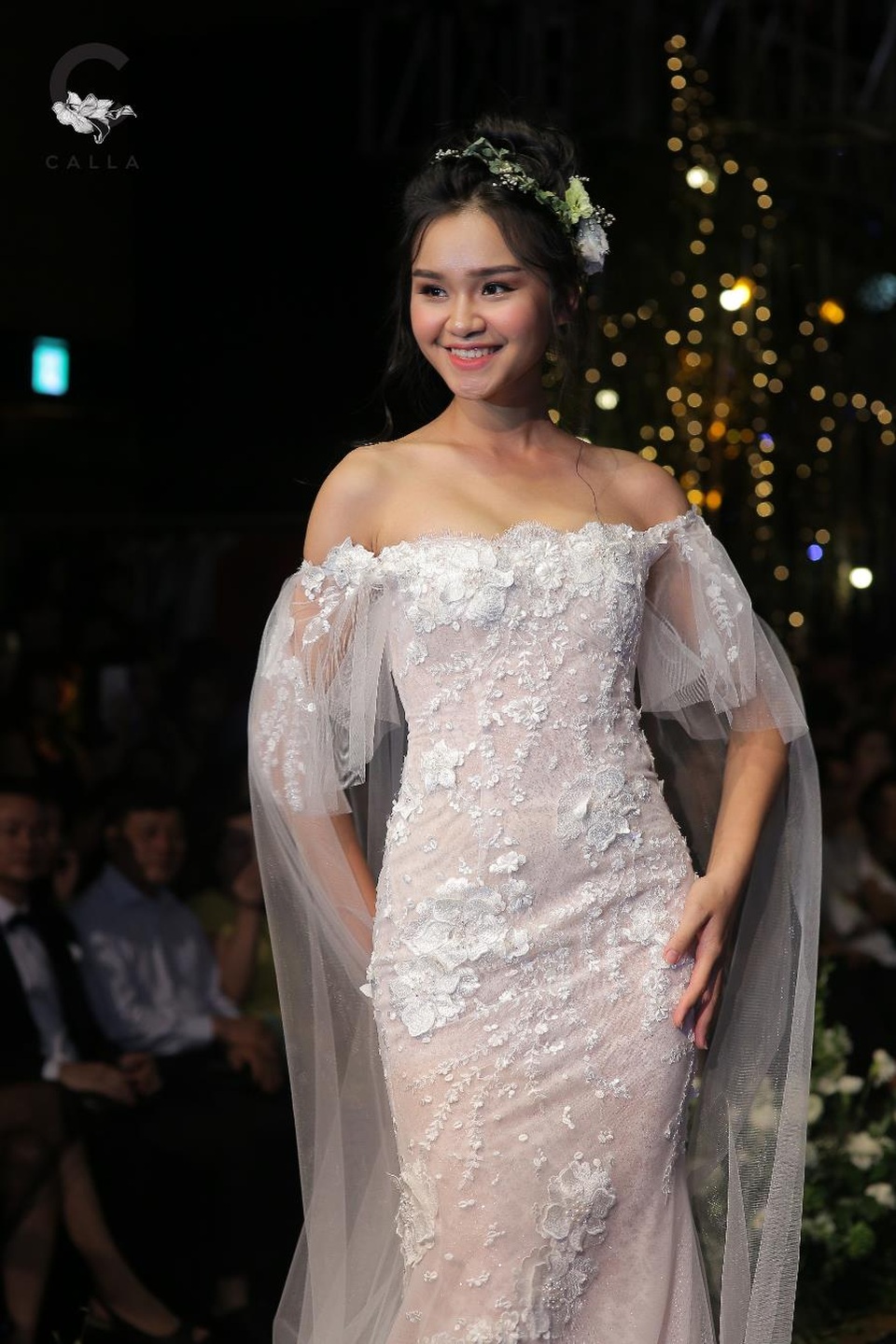 Vedette Minh Tú toả sáng trong đêm CALLA LUXURY SHOW 2017 - 3 Những mẫu thiết kế lần lượt xuất hiện trên sàn catwalk làm say đắm hàng trăm ánh nhìn từ những vị khách có mặt trong đêm diễn.