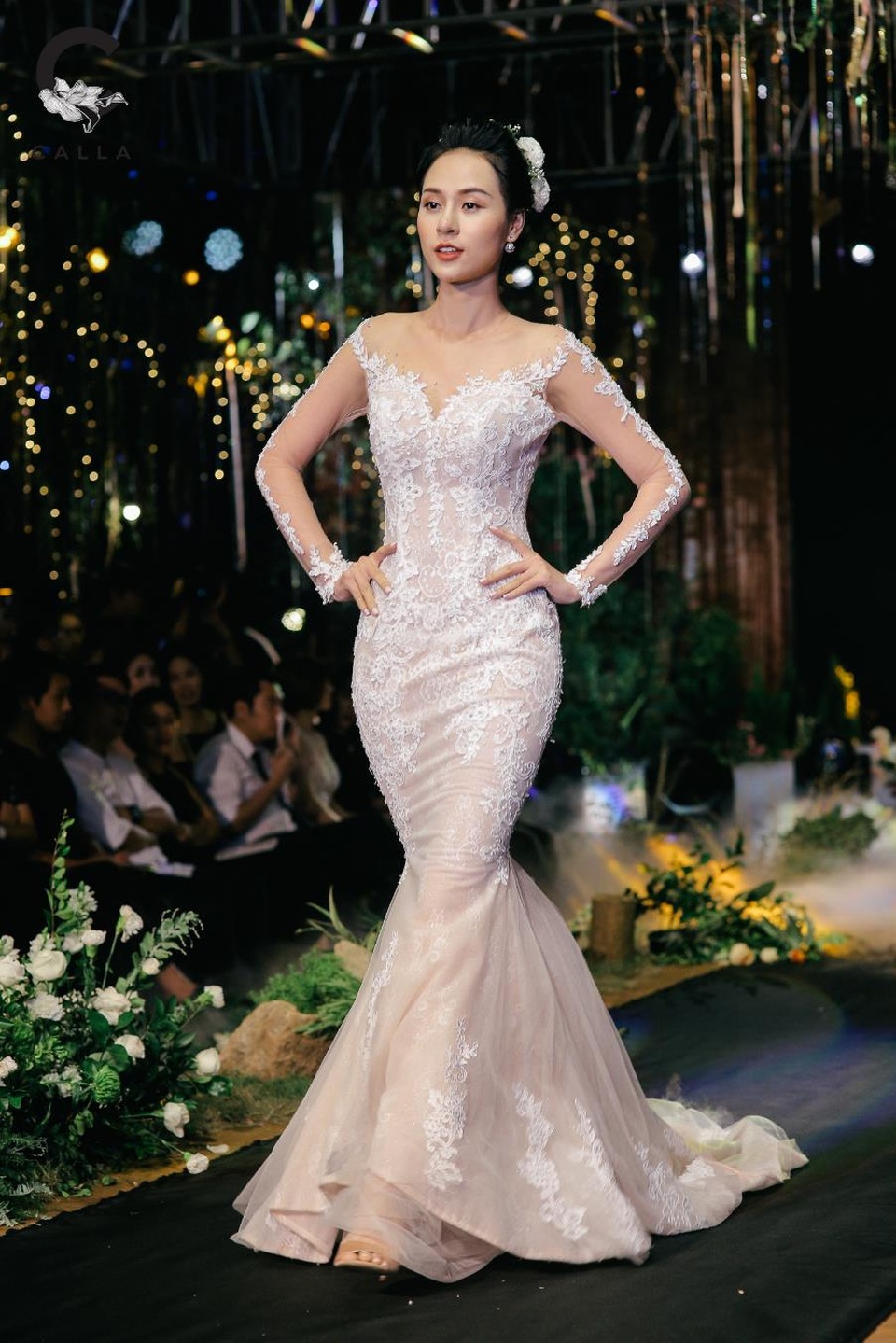 Vedette Minh Tú toả sáng trong đêm CALLA LUXURY SHOW 2017 - 4 Chất liệu ren tôn lên nét hùy mị của người con gái trong ngày trọng đại nhất cuộc đời…