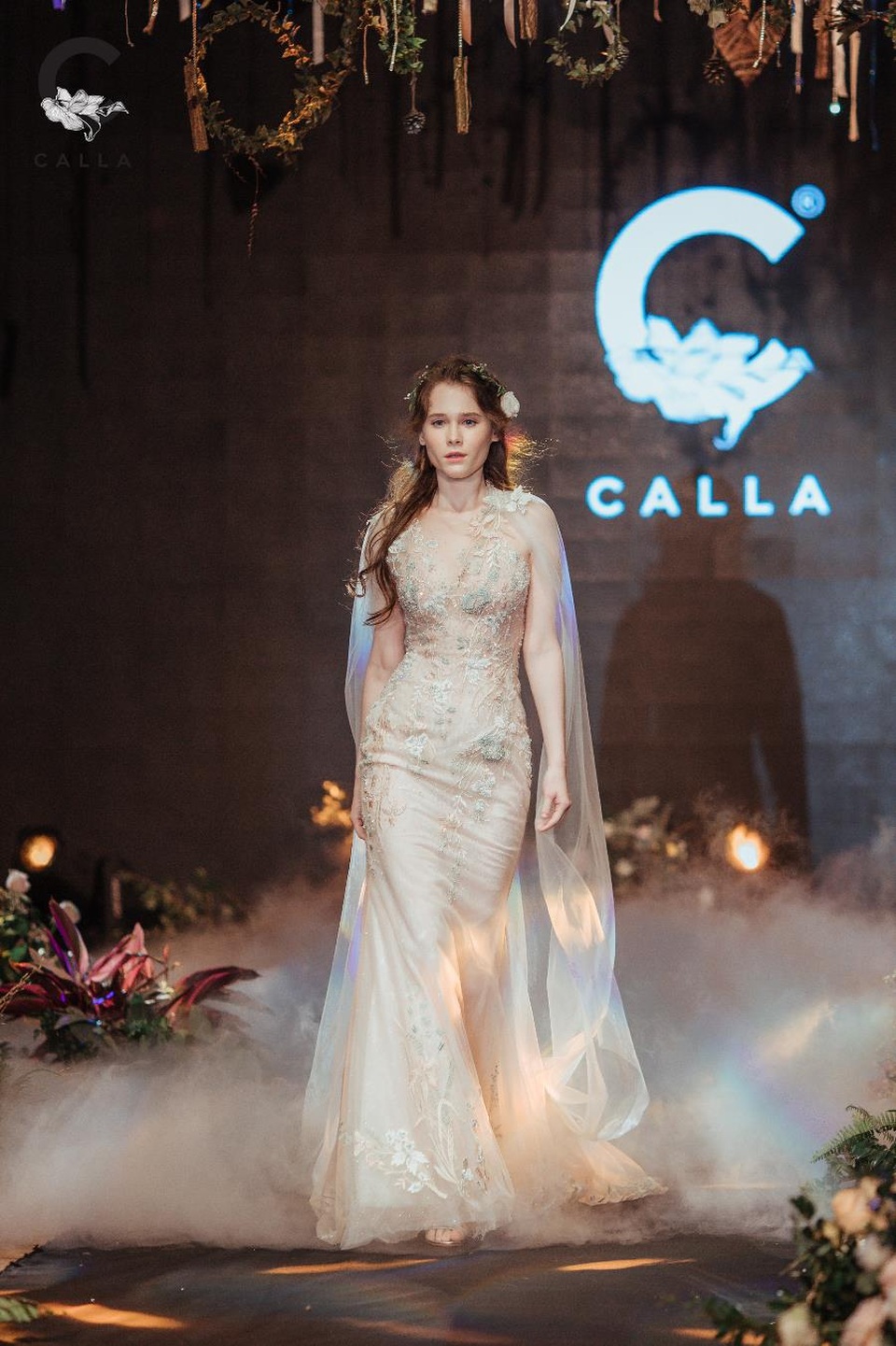 Vedette Minh Tú toả sáng trong đêm CALLA LUXURY SHOW 2017 - 6 Các nàng dâu Tây cũng có dịp khoe sắc trong trang phục của NTK Việt