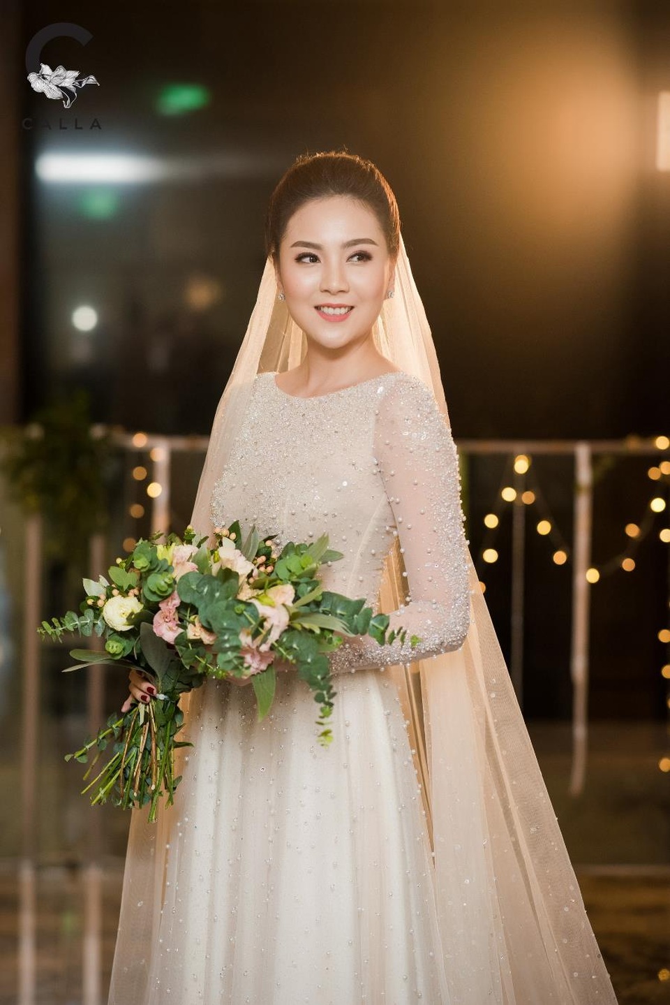 Vedette Minh Tú toả sáng trong đêm CALLA LUXURY SHOW 2017 - 9 Từng diện chiếc váy cưới đính 10.000 viên pha lê, ngọc trai cùng các loại đá quý trong đám cưới của mình, MC Mai Ngọc lần thứ hai trở thành “cô dâu của thương hiệu CALLA Bridal