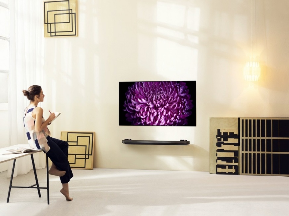 TV LG OLED SIGNATURE W – 65 inch là quà tặng cho khách mua căn hộ Vinhomes Golden River