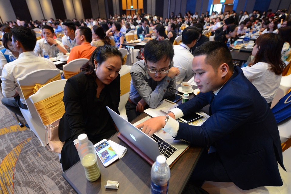 Khách hàng rất hào hứng với chính sách ưu đãi mà Chủ đầu tư Vingroup đưa ra tại thời điểm này