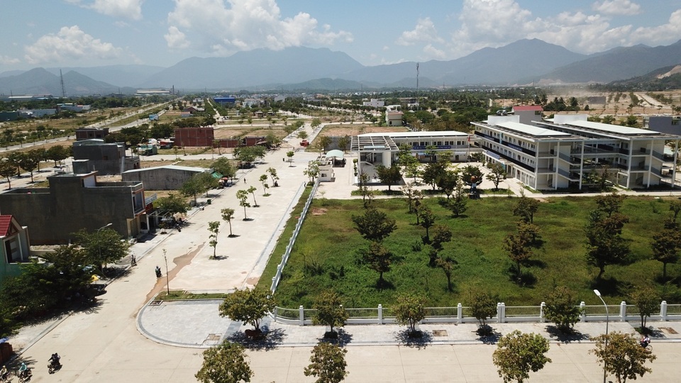 Các dự án phía Tây Bắc đang “chạy đua” thời gian đón APEC 2017 - 3 Dự án Khu đô thị sinh thái Golden Hills ngày càng thu hút nhiều người dân đến sinh sống