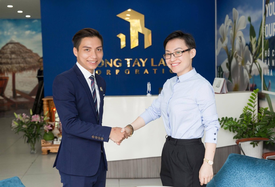 “Hoa hậu tóc ngắn” Hoài Xuyên bất ngờ mua biệt thự trăm tỷ - 3 Cô rất yên tâm khi giao dịch thông qua Đông Tây Land