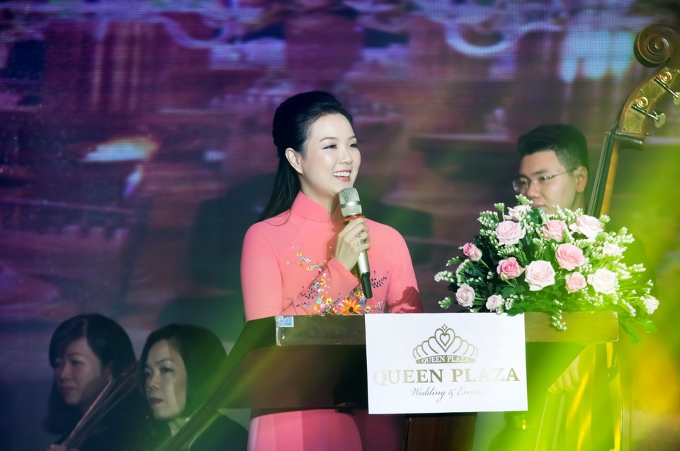 Trương Mỹ Nhân và Nguyễn Phi Hùng đẹp đôi trong sự kiện khai trương Queen Plaza Luxury - 1 Trương Mỹ Nhân và Nguyễn Phi Hùng đẹp đôi trong sự kiện khai trương Queen Plaza Luxury - 1