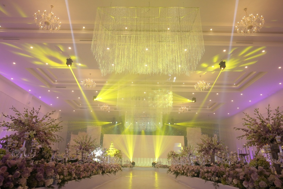 Trương Mỹ Nhân và Nguyễn Phi Hùng đẹp đôi trong sự kiện khai trương Queen Plaza Luxury - 2 Trương Mỹ Nhân và Nguyễn Phi Hùng đẹp đôi trong sự kiện khai trương Queen Plaza Luxury - 2