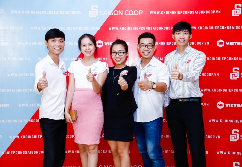 Ốc Thanh Vân và Bình Minh tìm kiếm tài năng khởi nghiệp - 4 Các thí sinh hào hứng với 1 tỷ dành cho người chiến thắng