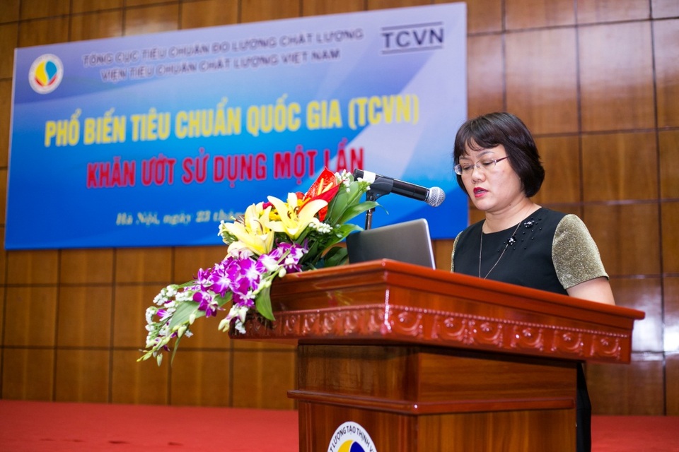 Khăn ướt - Chăm sóc và bảo vệ làn da trẻ an toàn và khoa học - 3 Bà Ngô Thị Ngọc Hà - Phó Viện trưởng Viện Tiêu chuẩn Chất lượng Việt Nam mở đầu khai mạc hội nghị phổ biến Tiêu Chuẩn Quốc Gia 11528:2016