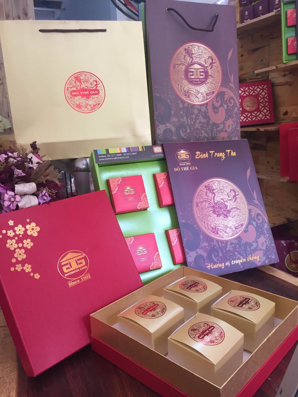 Đỗ Thế Gia và quyết tâm bảo tồn hương vị bánh trung thu cổ truyền dân tộc Việt - 4 Những hộp bánh trung thu Đỗ Thế Gia là món quà biếu trân quý làm ấm lòng người xa nhà, xa xứ.