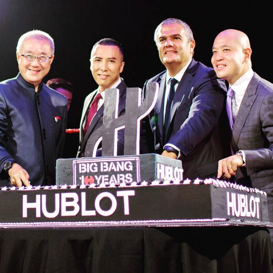 Nhà phân phối Hublot tiết lộ chính sách giá ưu tiên tại Việt Nam - 1 Từ trái qua: Dr. Kenny Chan – The Hour Glass Co-Group MD, tài tử Chân Tử Đan, CEO Hublot ngài Ricardo Guadalupe và Michael Tay – The Hour Glass Group Managing Director.