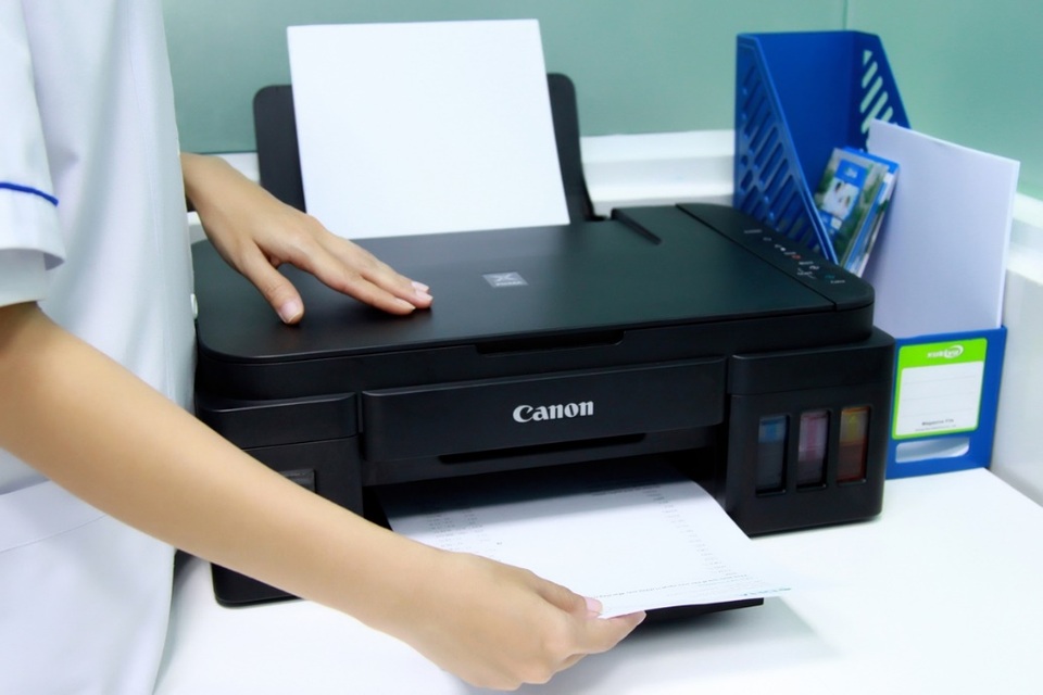 Đầu tư máy in số lượng lớn, doanh nghiệp đắn đo gì? - 1 Máy in Canon PIXMA G2000
