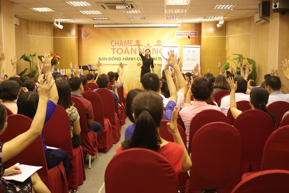 Vứt điện thoại, “sống” trọn cùng con – Bạn có làm được? - 2 Mrs.Bình chia sẻ về cách để yêu thương con nhiều hơn