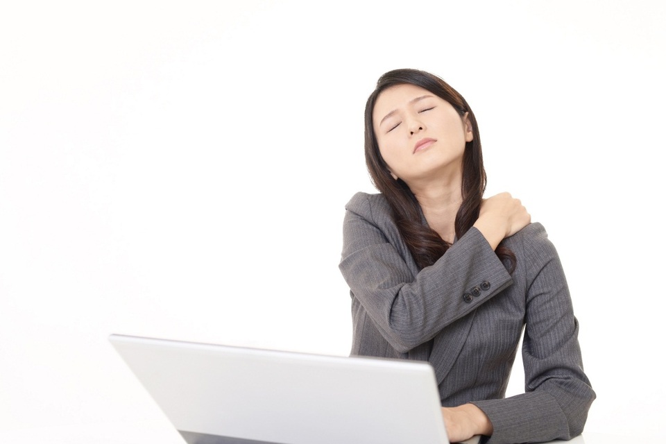 Làm việc nhiều và thiếu sự chăm sóc cho bản thân khiến phụ nữ gặp phải nhiều vấn đề về cơ, xương, khớp ngay từ tuổi 30.