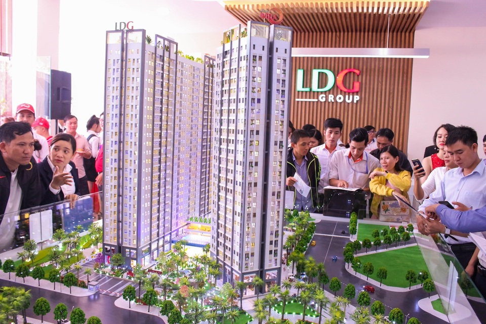 Gỡ khó về nhà ở cho người thu nhập trung bình tại TP.HCM - 1 Căn hộ thông minh Saigon Intela có mức giá chỉ khoảng 1 tỷ đồng/căn nên thu hút đông đảo khách hàng quan tâm.