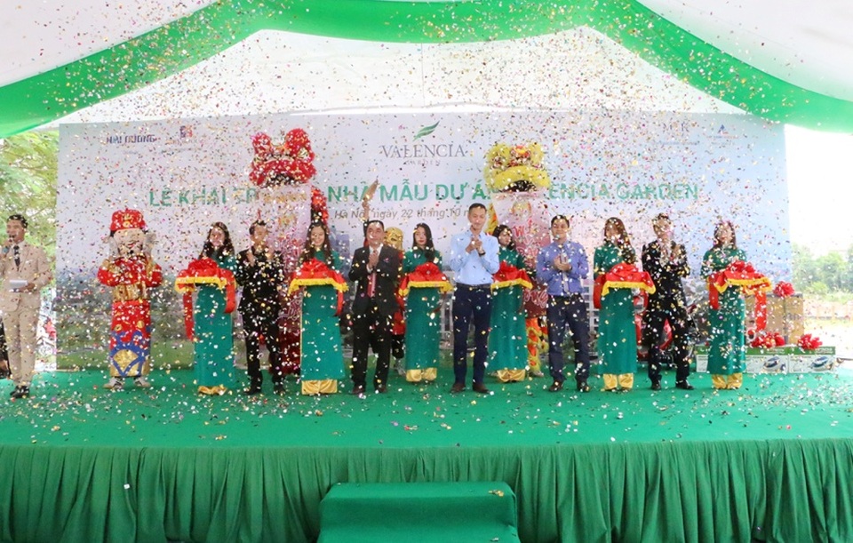 Căn hộ mẫu Valencia Garden thu hút hàng trăm khách hàng tham dự - 3 Căn hộ mẫu Valencia Garden thu hút hàng trăm khách hàng tham dự - 3