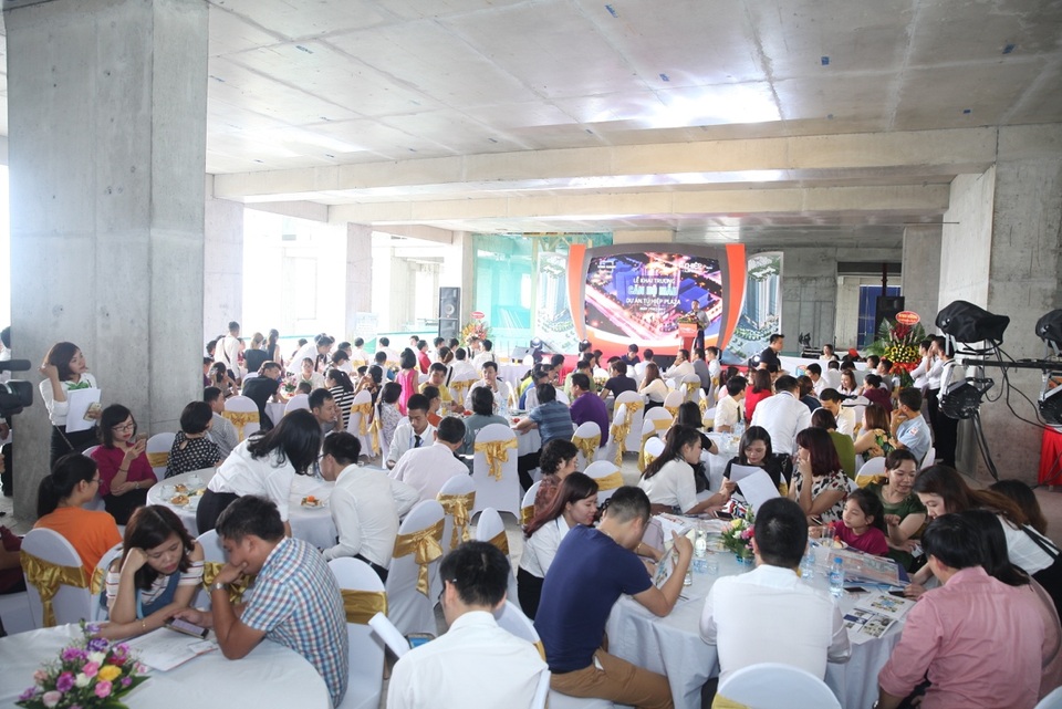 Tứ Hiệp Plaza bất ngờ tung hàng loạt khuyến mãi “khủng” - 3 Tứ Hiệp Plaza bất ngờ tung hàng loạt khuyến mãi “khủng” - 3