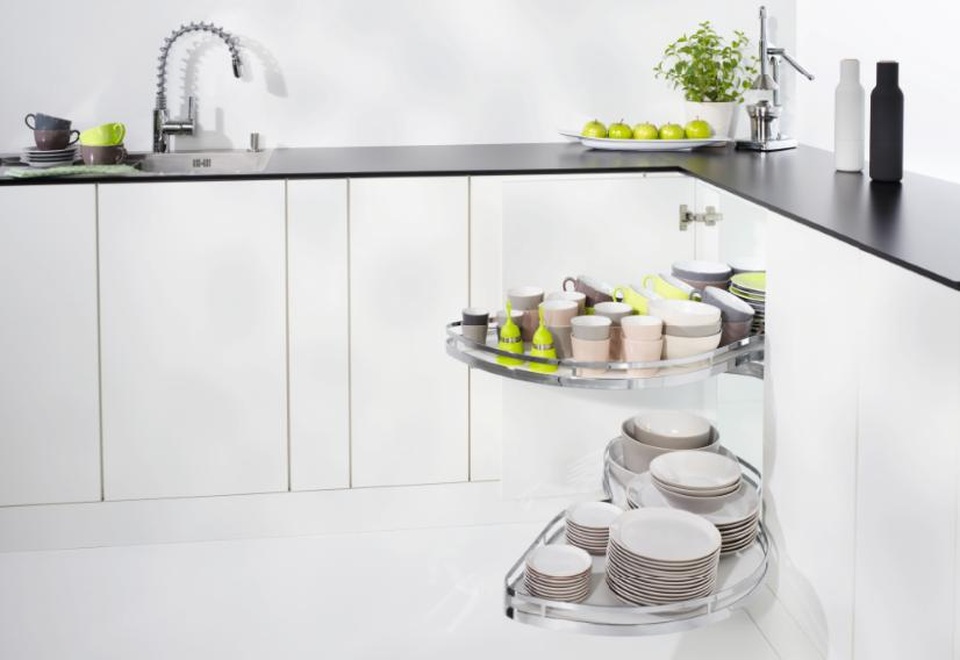 Công nghệ bếp Đức độc đáo nay đã đến với người Việt - 1 Phụ kiện Le Mans II – Giải pháp lưu trữ dành cho góc tủ bếp từ Kessebohmer do Häfele phân phối tại Việt Nam