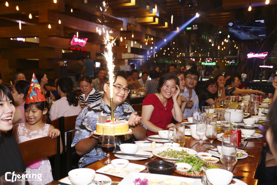 Nhà hàng đoạt giải Kiến trúc A+ Thế giới chào đón sinh nhật tuổi thứ 3 - 2 Cheering Beer là lựa chọn lý tưởng để tổ chức những bữa tiệc sôi động