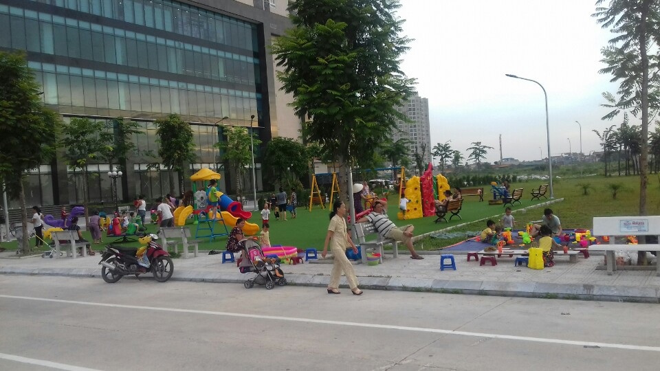 Cơ hội cuối cùng sở hữu những căn hộ “vàng” Gemek Tower phía Tây Hà Nội - 1 Hình ảnh thực tế khu vui chơi trẻ em & sân tập thể thao