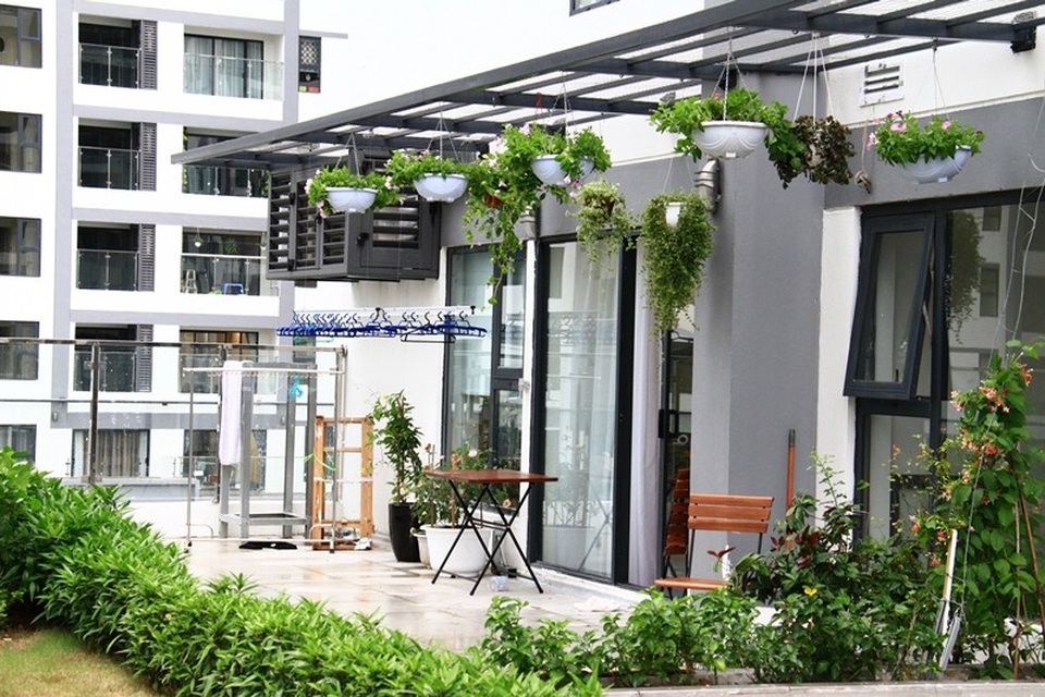 99% căn hộ tại Imperia Garden đã được bàn giao cho khách hàng - 4 Vườn treo tầng 8 tô điểm cho ban công xanh mướt và trong lành