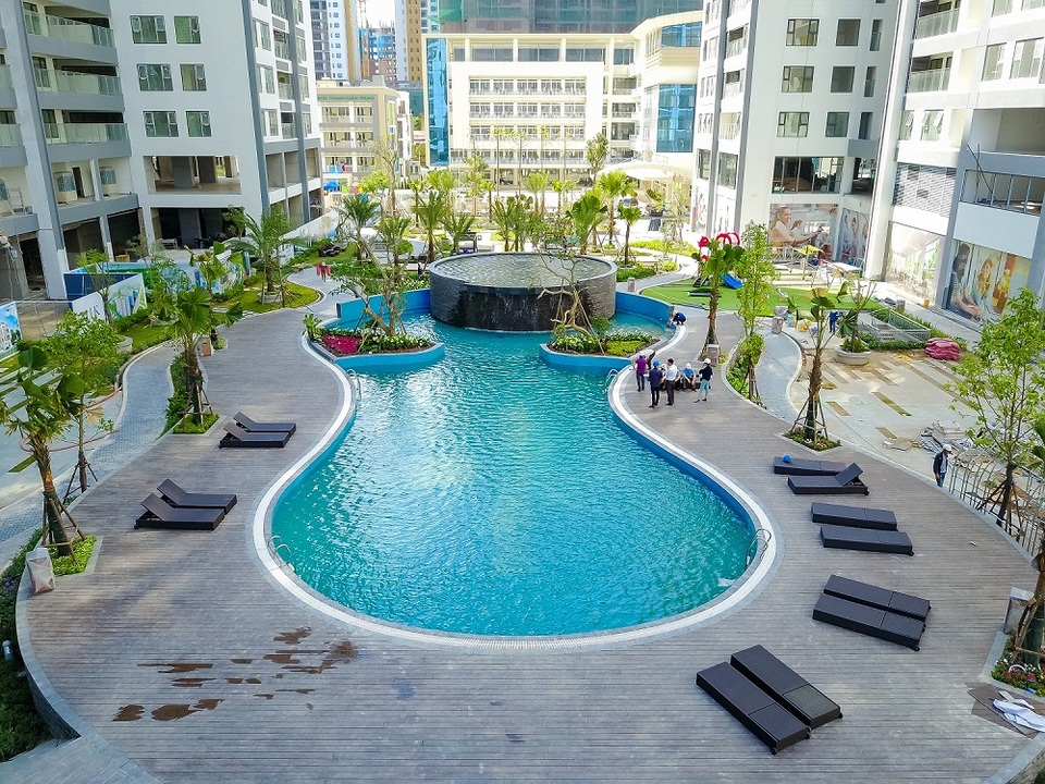 99% căn hộ tại Imperia Garden đã được bàn giao cho khách hàng - 5 Bể bơi ngoài trời được thiết kế uốn lượn độc đáo