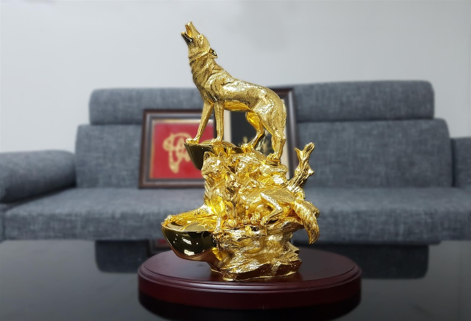 Bộ sưu tập Linh Khuyển mạ vàng 24K đón xuân Mậu Tuất 2018 - 2 Linh khuyển đoàn viên (Khuyển gia quần tụ) bản đặc biệt có giá 30 triệu đồng.