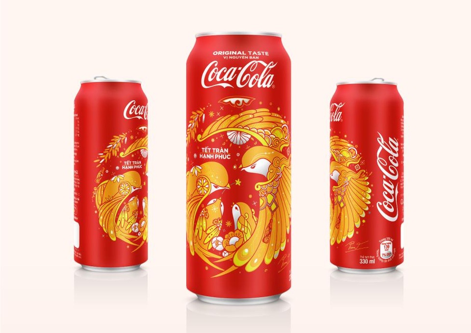 3 chàng họa sĩ trẻ và lời mời đầy thử thách từ Coca-Cola - 2 Mẫu lon Coca-Cola Tết tràn hạnh phúc do Đạt Phan lên nét vẽ tay