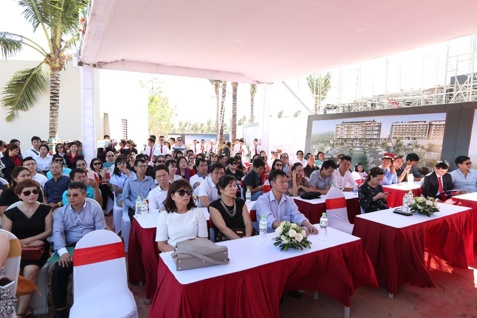 Chính thức khai trương biệt thự mẫu Regent Residences Phu Quoc - 3 Regent Residences Phu Quoc thu hút được đông đảo sự quan tâm của khách hàng ngay từ giai đoạn đầu, khi dự án còn chưa chính thức được ra mắt.