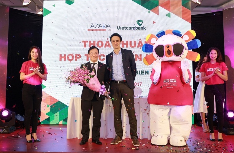 “Cách mạng mua sắm” của Lazada bước vào những ngày cao điểm cuối cùng từ 11 đến 14 tháng 12 - 1 Lazada va Vietcombank thỏa thuận hợp tác chiến lược thanh toán xuyên biên giới