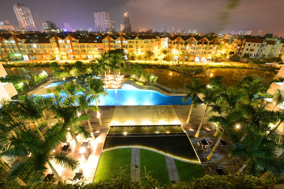 Mulberry Lane chiết khấu đến 26,5% nhân dịp Boxing - 3 Cảnh quan khu vực bể bơi của dự án Mulberry Lane được bố trí trồng cây xanh theo phong cách resort