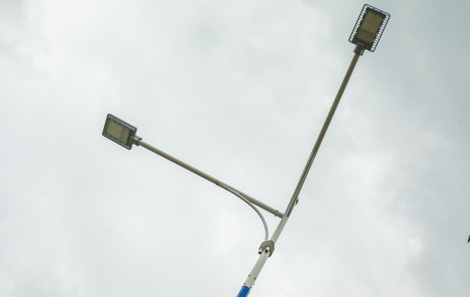 Bình Dương ứng dụng thí điểm đèn đường thông minh - 3 RoadFlair có kiểu dáng thanh lịch, hiện đại, ứng dụng công nghệ LED tiên tiến nhất hiện nay