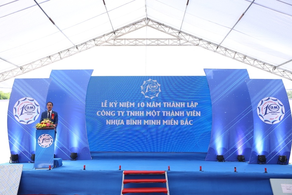 Công ty TNHH MTV Nhựa Bình Minh miền Bắc kỷ niệm 10 năm thành lập - 3
Ông Nguyễn Hoàng Ngân - Phó CT HĐQT, Tổng giám đốc Công ty CP Nhựa Bình Minh phát biểu tại buổi lễ