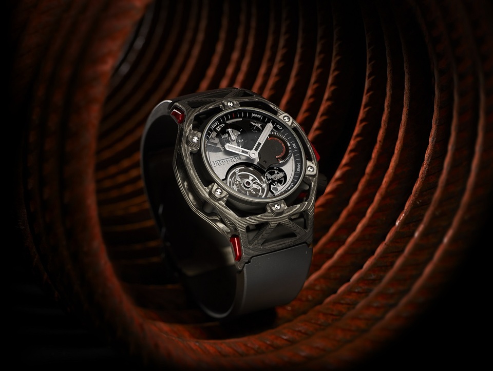 Hublot Techframe Ferrari - Khi giấc mơ trở thành hiện thực - 1 Phiên bản đặc biệt Hublot Techframe được chính các kĩ sư của Ferrari thiết kế nhân dịp kỉ niệm 70 năm thành lập của Ferrari.