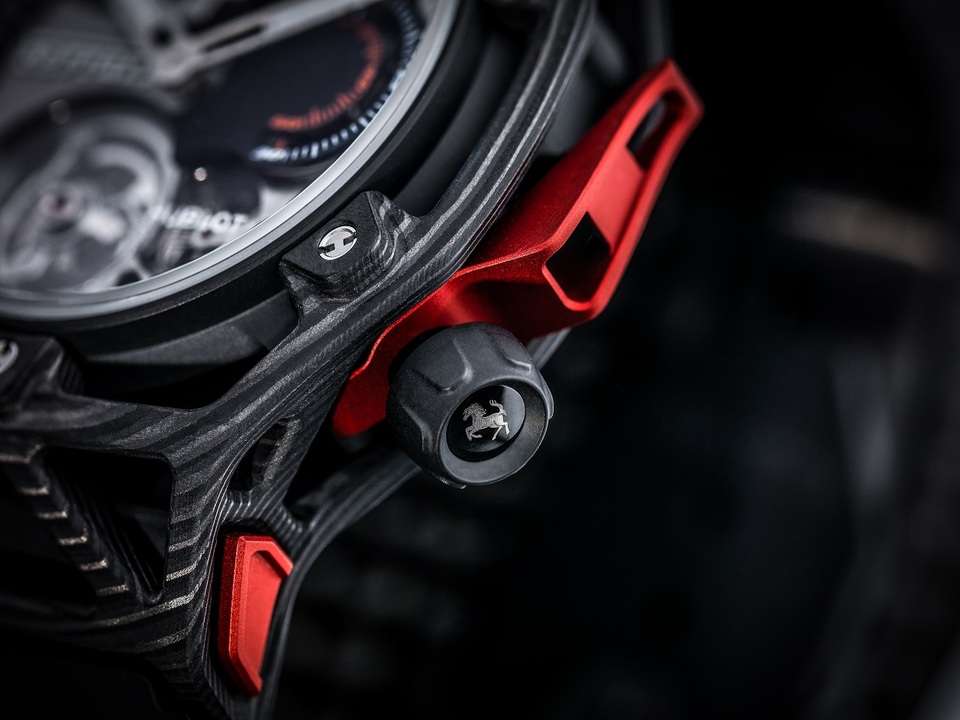 Hublot Techframe Ferrari - Khi giấc mơ trở thành hiện thực - 4 Những chi tiết mang đậm dấu ấn của Ferrari dễ dàng được nhìn thấy trên Hublot Techframe.