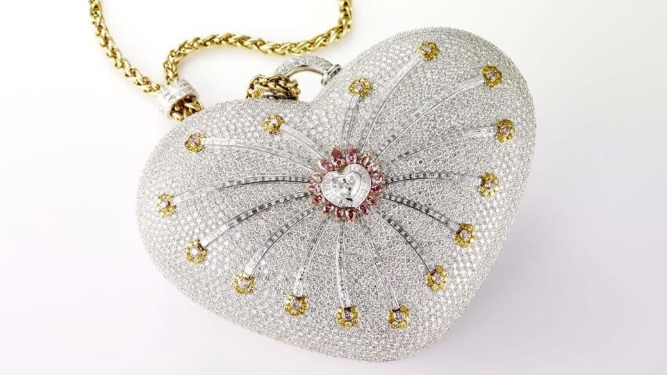 Bộ sưu tập những siêu phẩm đắt giá - 3 Chiếc túi đắt nhất có thiết kế hình trái tim. Nguồn Internet.