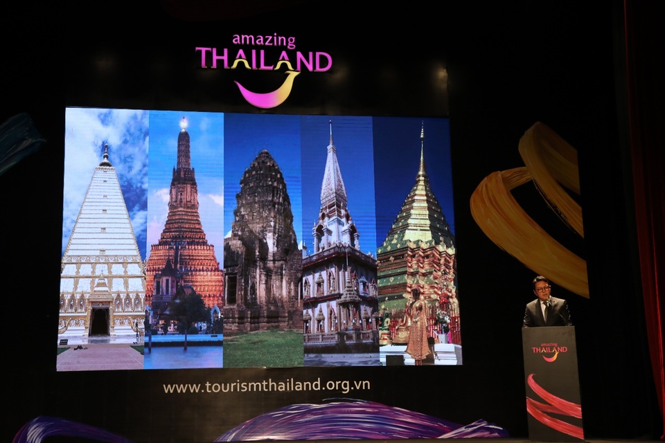 Chiến dịch “Open to the New Shades” được giới thiệu ấn tượng tại thị trường Việt Nam - 2 Ông Tanes Petsuwan, Phó tổng cục trưởng Tổng cục du lịch Thái Lan, giới thiệu chiến dịch Open to the New Shades