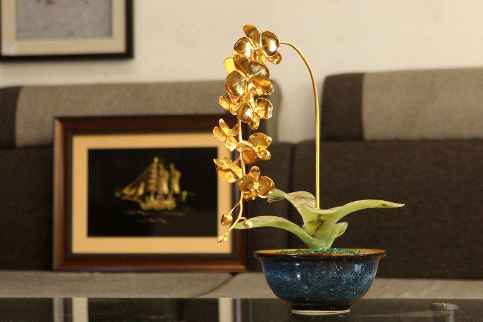 Karalux ra mắt bộ sưu tập hoa phong lan mạ vàng làm quà tặng Tết 2018 - 1 Hoa lan mạ vàng được ra mắt 3 phiên bản khác nhau với giá từ 6,8 triệu đồng/chậu