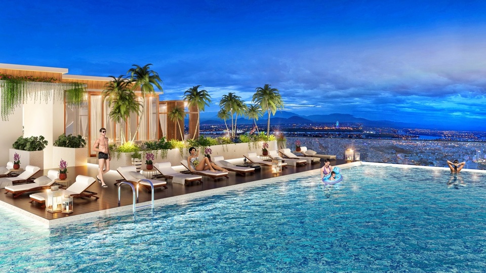 Điểm nhấn độc đáo lần đầu tiên tại Việt Nam - bể bơi đáy kính vươn ra không trung, hướng về phía biển, được bố trí trên tầng thượng của TMS Luxury Hotel Da Nang Beach