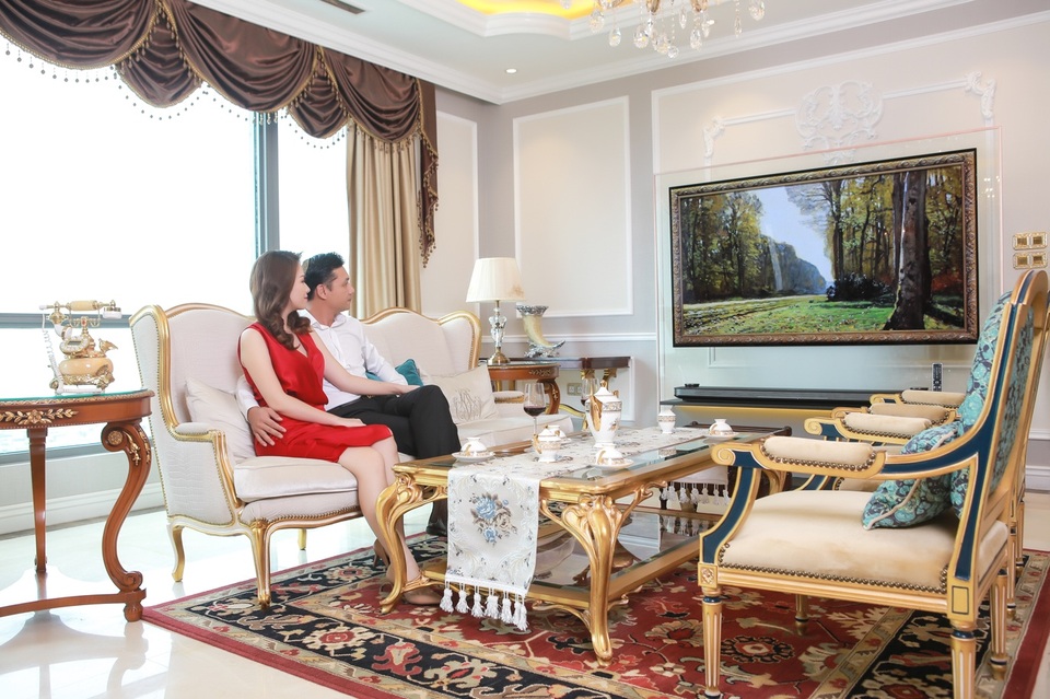 Mối tình 10 năm có lẻ của Đan Lê - Khải Anh khiến ai cũng phải ghen tị - 2 Lựa chọn dòng TV OLED hội tủ đủ các chuẩn hình ảnh hàng đầu thế giới hiện nay như Multiple HDR, ULTRA Luminance, Dolby Vision, Hybrid Log Gamma cho giải trí tại gia, Đan Lê và Khải Anh có thể đắm chìm vào không gian giải trí riêng và cùng nhau bàn luận về đam mê điện ảnh.