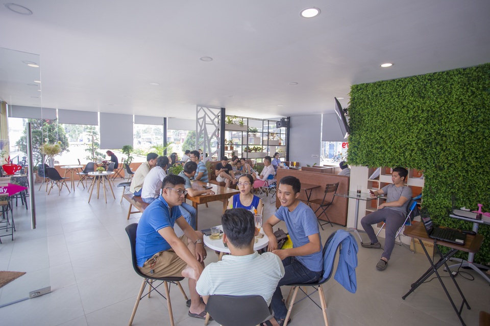 Mua nhà dịp Tết, đa lợi ích - 2 Mái nhà Oriental Plaza mang đến chốn an cư bình yên và thuận tiện cho hơn 1000 hộ gia đình