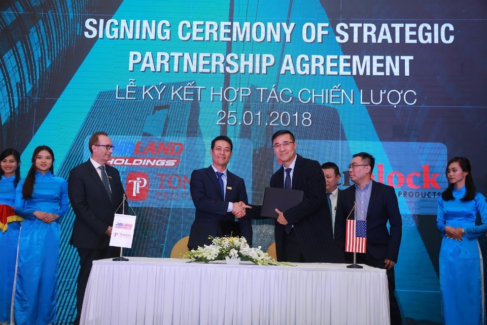 MBLand Holdings ký kết hợp tác chiến lược phát triển Bất động sản - 4 MBLand Holdings ký kết hợp tác chiến lược phát triển Bất động sản - 4