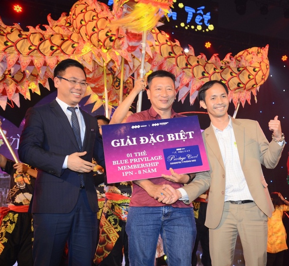Chủ nhân 18 căn condotel và nhà phố FLC Quy Nhơn “ngẫu hứng” song ca cùng ngôi sao trong chương trình nghệ thuật tri ân khách hàng - 4 Khách hàng trúng giải đặc biệt – phần bốc thăm may mắn