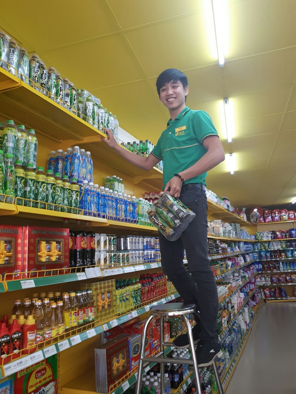18 tuổi: Cặp song sinh làm quản lý siêu thị bán hàng tiêu dùng có tiếng tại TP.HCM - 3 Cặp đôi quản lý trẻ tuổi luôn tìm cách hỗ trợ đồng đội và tạo ra môi trường làm việc thân thiện