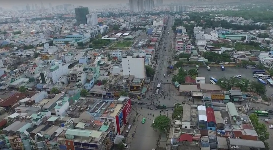 Quốc lộ 50 đang được nâng cấp mở rộng 6 làn xe, là trục đường quốc gia trọng yếu