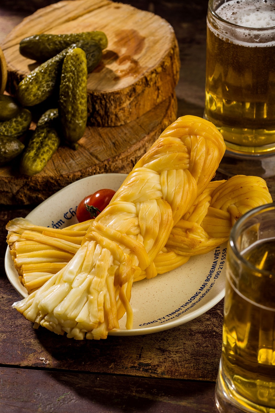 Pho mai hun khói Bohemia lần đầu tiên có mặt tại Việt Nam - 4 Pho mai hun khói Bohemia lần đầu tiên có mặt tại Việt Nam - 4