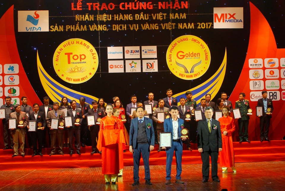 Vingroup, Fami, Đồ da Tâm Anh,.. vinh danh Top “nhãn hiệu hàng đầu Việt Nam 2017” - 2 Vingroup, Fami, Đồ da Tâm Anh,.. vinh danh Top “nhãn hiệu hàng đầu Việt Nam 2017” - 2