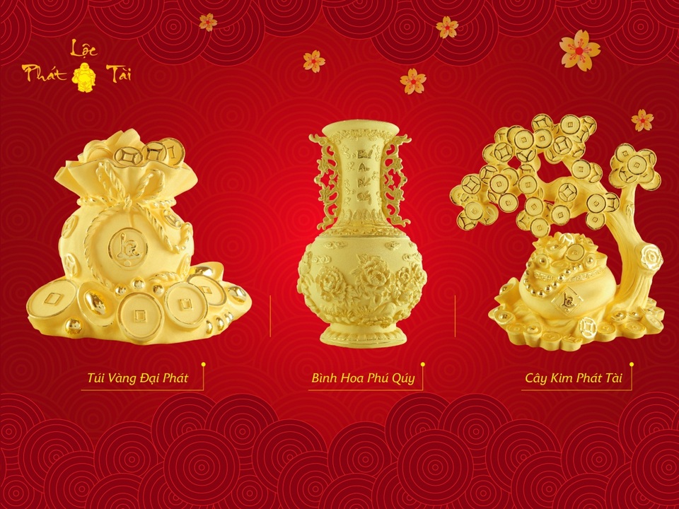 Mỹ nghệ mạ vàng khuấy động thị trường quà Tết 2018 - 2 Cầu chúc cho vạn sự cát tường hưng thịnh, món quà mang biểu tượng Túi Vàng, Bình Hoa, Cây Kim Tiền… thích hợp cho mọi gia chủ để bày đặt trong nhà, thu hút nguồn năng lượng tích cực trong thời khắc thiêng liêng đất trời hòa làm một