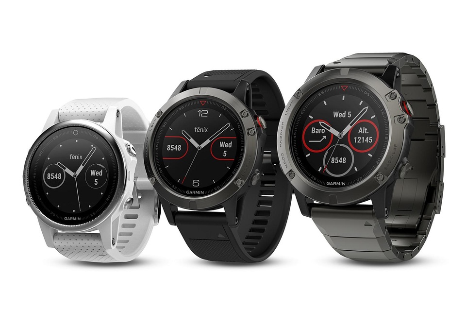 Garmin mở chương trình khuyến mãi lớn nhân ngày Valentine - 2 fēnix 5 series có 3 kích thước mặt đồng hồ phối hợp với các chất liệu chế tác cao cấp khác nhau giúp vừa vặn với mọi cỡ cổ tay và bền bỉ trong mọi môi trường,